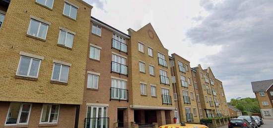 Flat to rent in Black Eagle Drive, Northfleet, Gravesend DA11