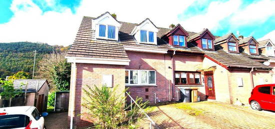 4 bedroom end of terrace house for sale