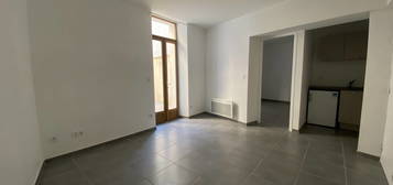 Pertuis : Location appartement T2 avec cour