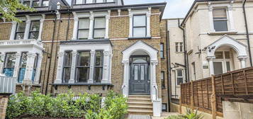 Flat to rent in Queens Drive, London N4