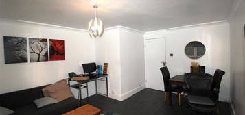 3 bedroom flat for sale