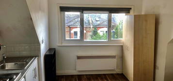 Studio to rent in Emanuel Avenue, Acton London W3