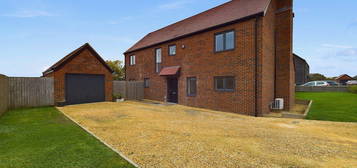 4 bed detached house for sale