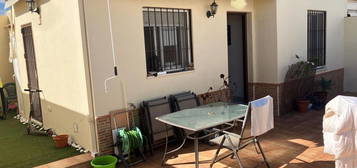 Chalet adosado en venta en calle Estatuto de Autonomia, 1