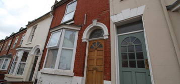 5 bedroom terraced house