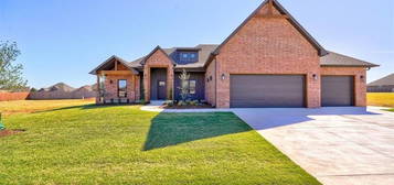 10824 NW 34th Cir, Yukon, OK 73099