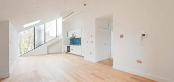 3 bedroom flat for sale