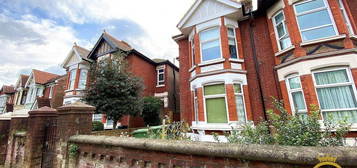 6 bedroom semi-detached house