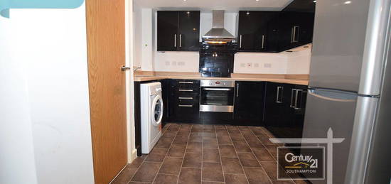 3 bed flat to rent