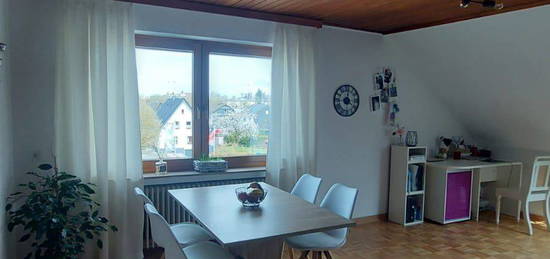 Schöhne helle DG Wohnung