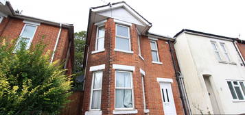 4 bed semi-detached house to rent