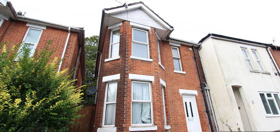 4 bed semi-detached house to rent