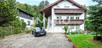 Modernisiertes Familienhaus mit Pool, Garten und jeder Menge Platz zum Wohlfühlen in grüner Umgebung