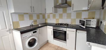 4 bedroom terraced house to rent