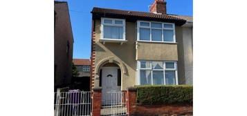 3 bed semi-detached house to rent