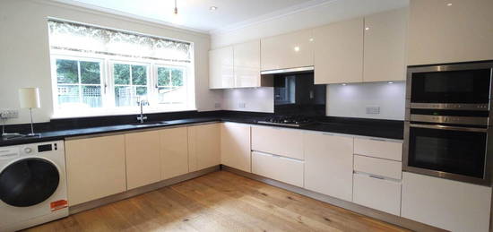 4 bed end terrace house to rent