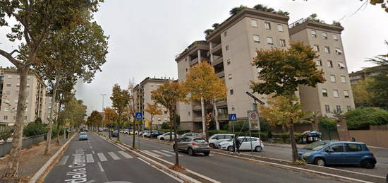 Eur torrino bilocale con balcone e posto auto