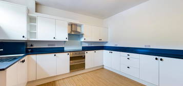 3 bed flat to rent