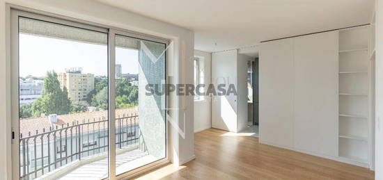 Arrenda-se Apartamento T1 na Prestigiada Avenida Fernão de Magalhães, Porto