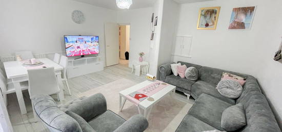 3 bed flat to rent