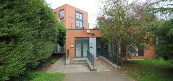 Flat to rent in Vista House, Lincoln Road, Dorking RH4