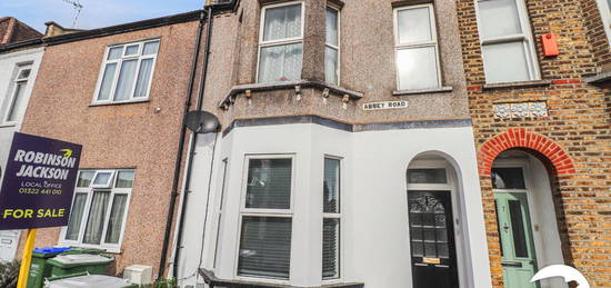 Flat for sale in Abbey Road, Belvedere DA17