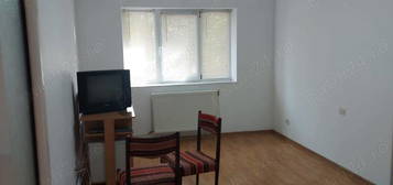 Vand apartament 2 camere decomandate, etaj 1, zona ultracentrala.