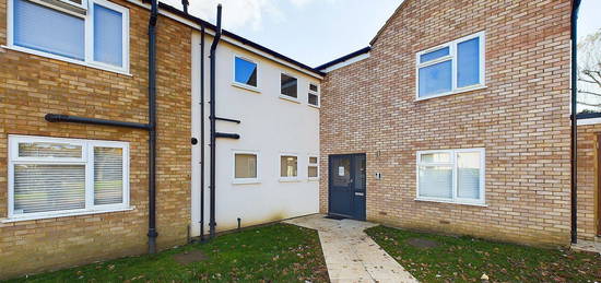 Flat to rent in The Warren, Jackson Court, Hazlemere, High Wycombe HP15