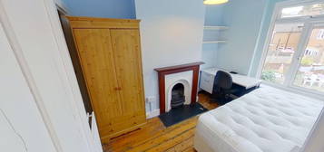 2 bed terraced house to rent