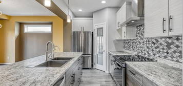 42 Pepin Pl, Winnipeg, MB R3X 0M3
