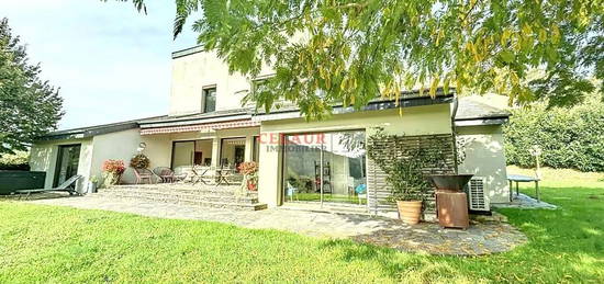 MAISON CONTEMPORAINE AVEC PISCINE SUR LES HAUTEURS D'ARGENTAT