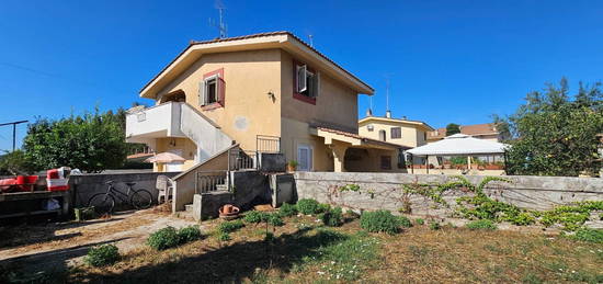 Appartamento in villa via Coghinas, Tor San Lorenzo - Nuova California, Ardea