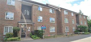 Flat to rent in Lords Mill Court, Waterside, Chesham, Buckinghamshire HP5