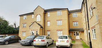 Flat to rent in Kirkland Drive, Enfield EN2