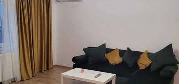 Inchiriez apartament