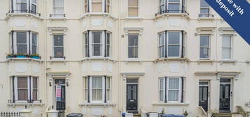 Flat to rent in Central Parade, Herne Bay CT6