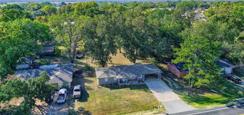 606 E Woodland St, Collinsville, TX 76233