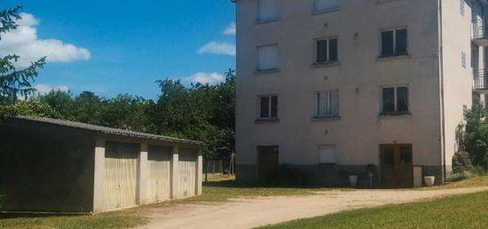 Calme et lumineux F3 de 67m2 à Désertines