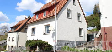 Mehrgenerationenhaus mit eingezäuntem Grundstück! Ortsrandlage! Umbau zum 2-Familienhaus möglich!