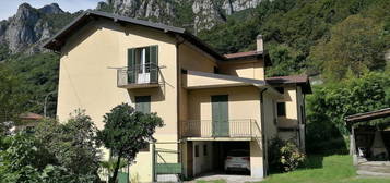 Casa indipendente in vendita in via della Valsassina, 20