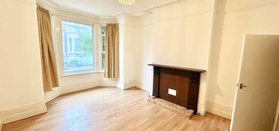 3 bed flat to rent