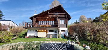 Einzigartiges Vollholzhaus mit herrlichem Garten und Ausblick