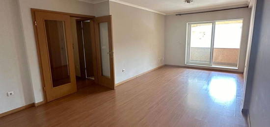 Arrendamento de Apartamento T2  na rua do Covelo, 77