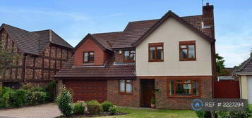 5 bedroom detached house