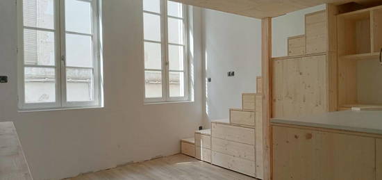 Studio meublé  à louer, 1 pièce, 18 m², Étage 2/3