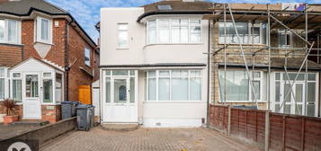 4 bed semi-detached house for sale