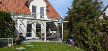 Doppelhaushälfte mit Terrasse und schönem Garten in bester Lage