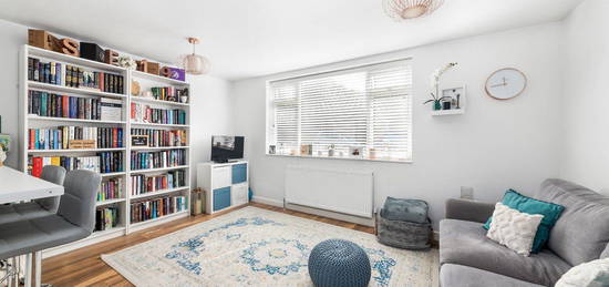 Flat for sale in Oxford Road, London SE19