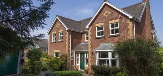 4 bed detached house for sale