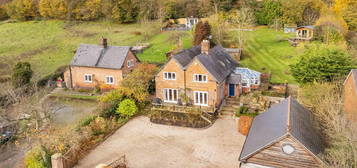 6 bedroom detached house for sale